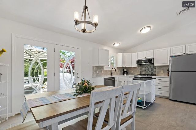 14 Lakeview Drive, Narragansett, RI 02882