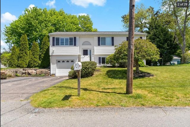 14 Lakeview Drive, Narragansett, RI 02882