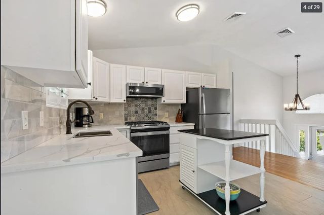 14 Lakeview Drive, Narragansett, RI 02882