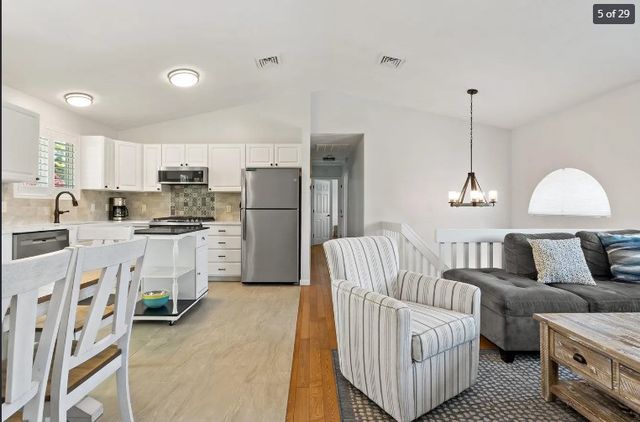 14 Lakeview Drive, Narragansett, RI 02882
