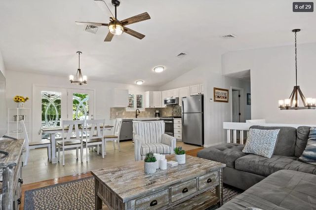 14 Lakeview Drive, Narragansett, RI 02882