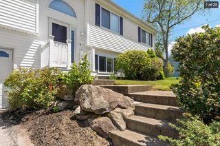 14 Lakeview Drive, Narragansett, RI 02882