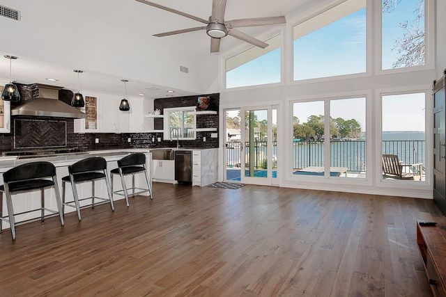 11403 Twain Drive, Montgomery, TX 77356