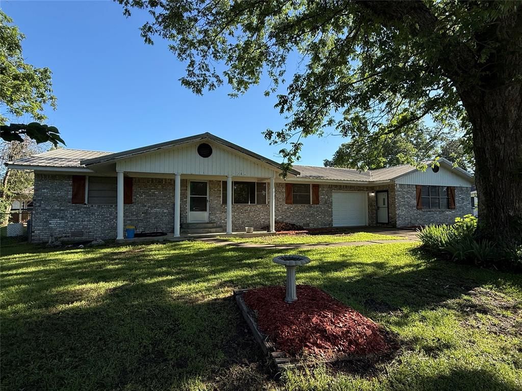 Image 1 of property listing at 1205 Kuykendall Road, Broken Bow, OK 74728