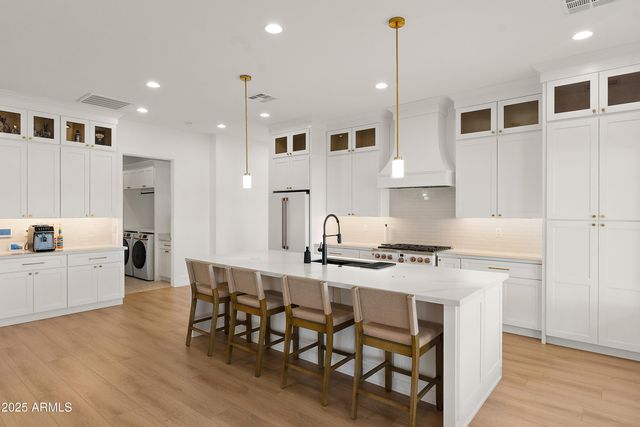 608 W RESTIN Road, Phoenix, AZ 85086