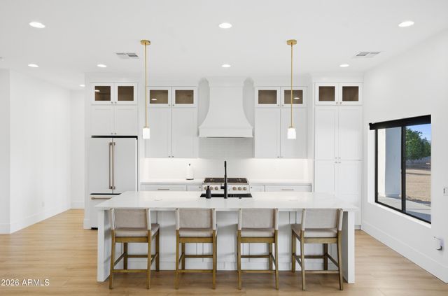 608 W RESTIN Road, Phoenix, AZ 85086