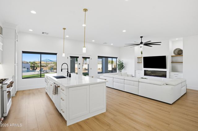 608 W RESTIN Road, Phoenix, AZ 85086