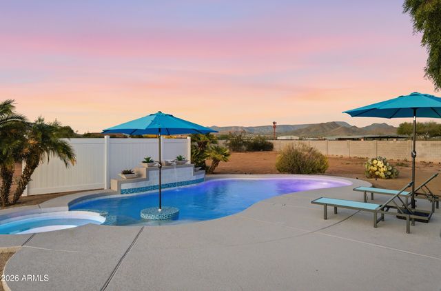 608 W RESTIN Road, Phoenix, AZ 85086