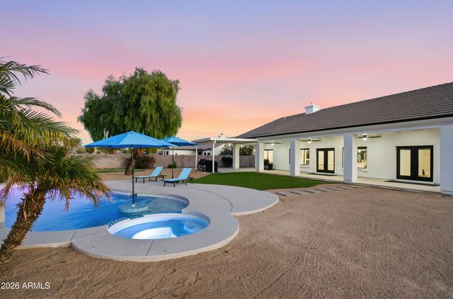 608 W RESTIN Road, Phoenix, AZ 85086