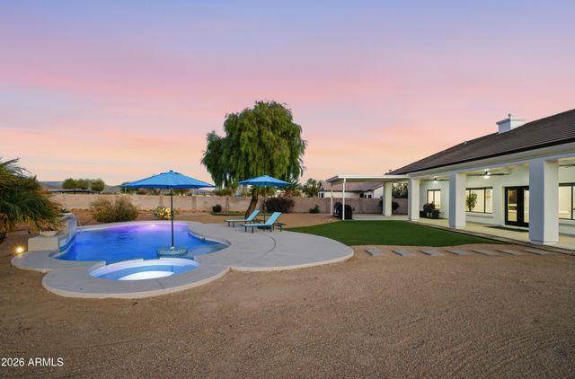 608 W RESTIN Road, Phoenix, AZ 85086