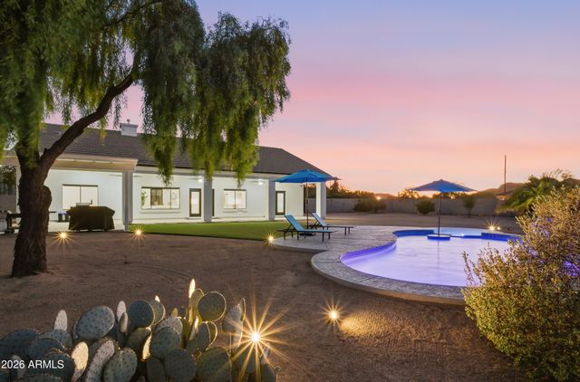 608 W RESTIN Road, Phoenix, AZ 85086