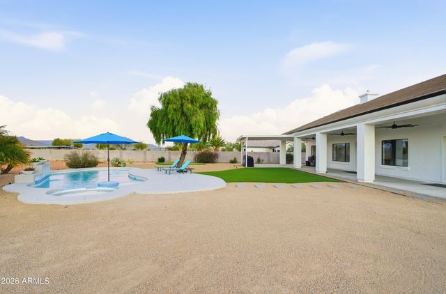 608 W RESTIN Road, Phoenix, AZ 85086