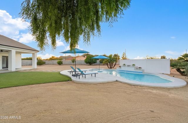 608 W RESTIN Road, Phoenix, AZ 85086