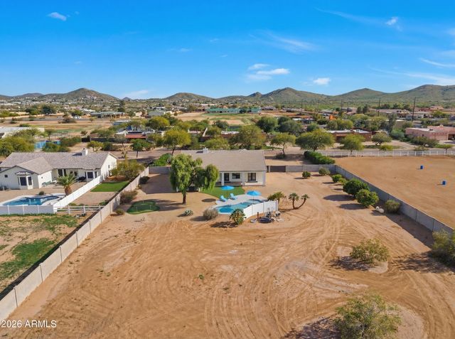 608 W RESTIN Road, Phoenix, AZ 85086