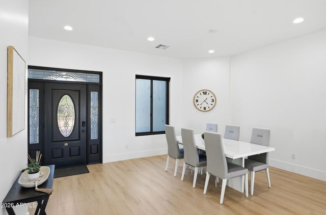 608 W RESTIN Road, Phoenix, AZ 85086