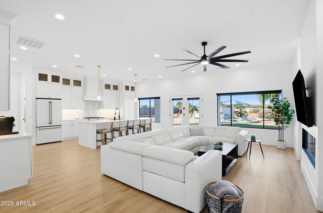 608 W RESTIN Road, Phoenix, AZ 85086