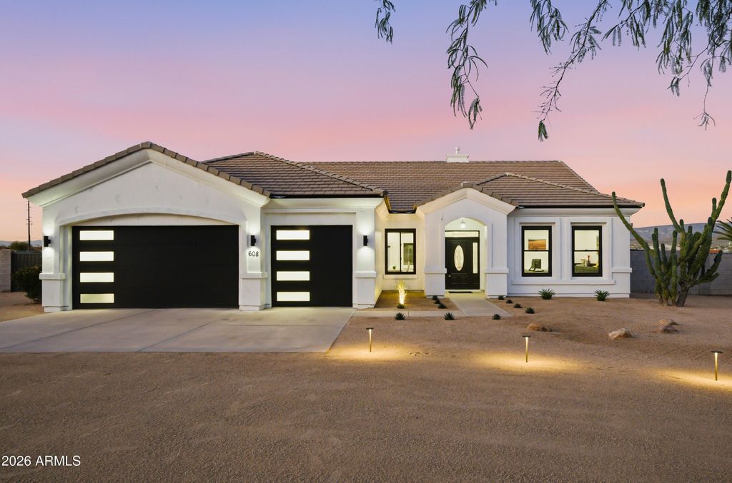 608 W RESTIN Road, Phoenix, AZ 85086