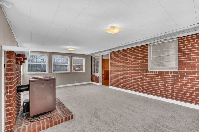 126 Lexington Dr, Clarksville, TN 37042