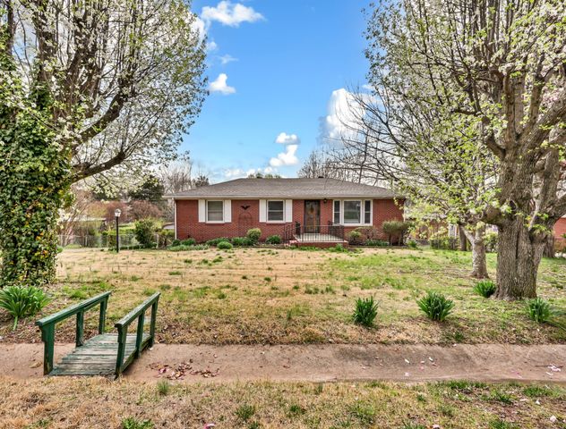 126 Lexington Dr, Clarksville, TN 37042