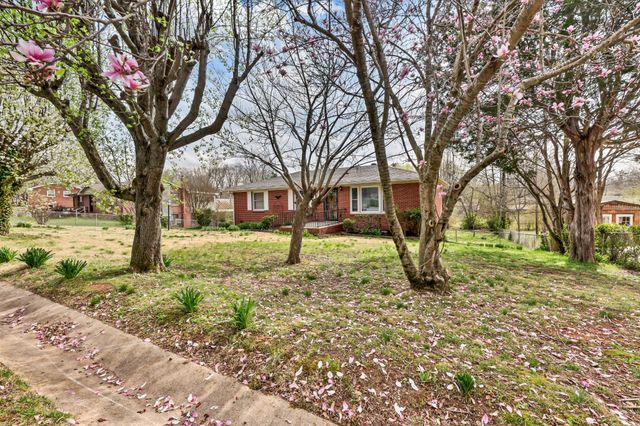126 Lexington Dr, Clarksville, TN 37042