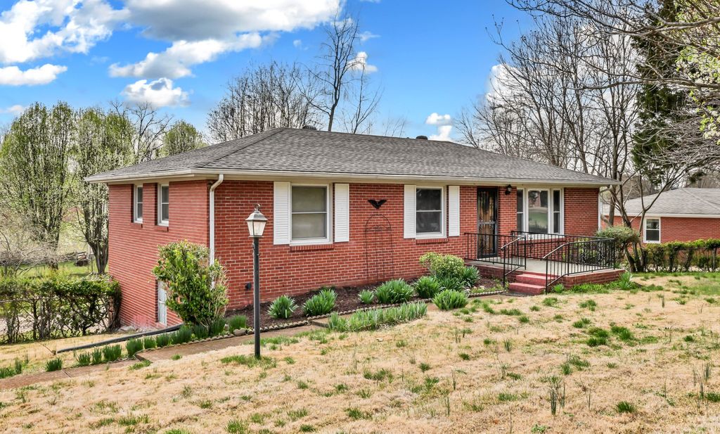 126 Lexington Dr, Clarksville, TN 37042