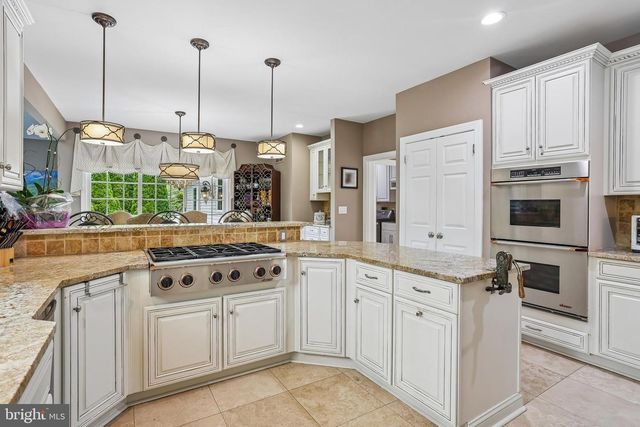 21 BROOKWOOD RD, Mount Laurel, NJ 08054