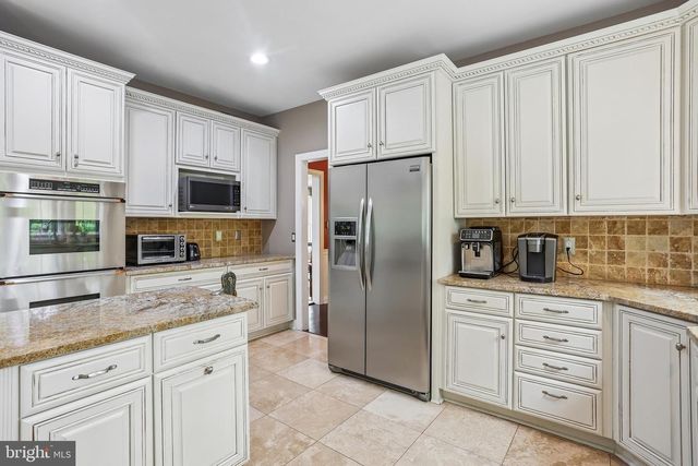 21 BROOKWOOD RD, Mount Laurel, NJ 08054