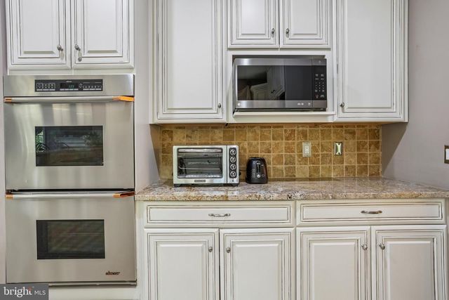 21 BROOKWOOD RD, Mount Laurel, NJ 08054