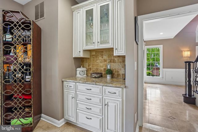21 BROOKWOOD RD, Mount Laurel, NJ 08054