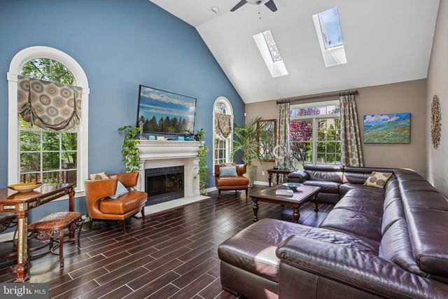 21 BROOKWOOD RD, Mount Laurel, NJ 08054
