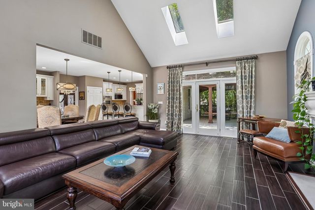 21 BROOKWOOD RD, Mount Laurel, NJ 08054