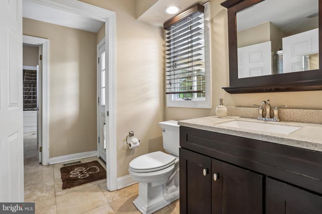 21 BROOKWOOD RD, Mount Laurel, NJ 08054