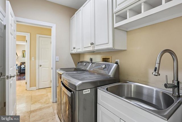 21 BROOKWOOD RD, Mount Laurel, NJ 08054
