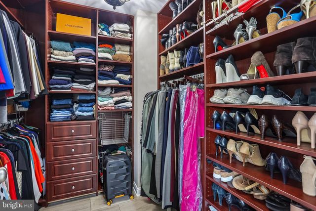 21 BROOKWOOD RD, Mount Laurel, NJ 08054