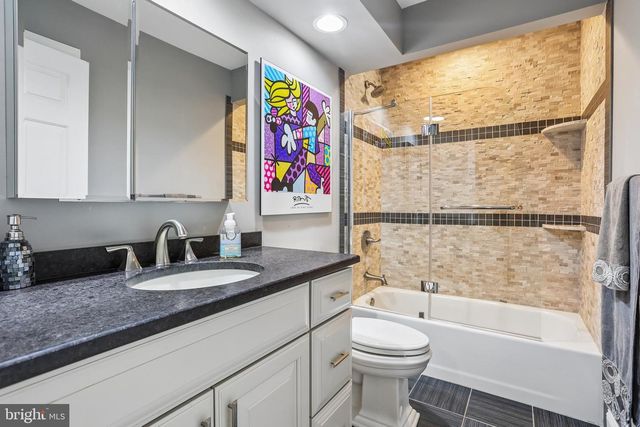 21 BROOKWOOD RD, Mount Laurel, NJ 08054
