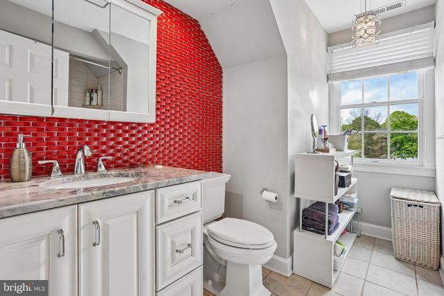 21 BROOKWOOD RD, Mount Laurel, NJ 08054