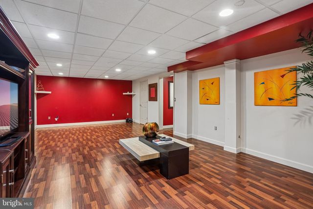 21 BROOKWOOD RD, Mount Laurel, NJ 08054
