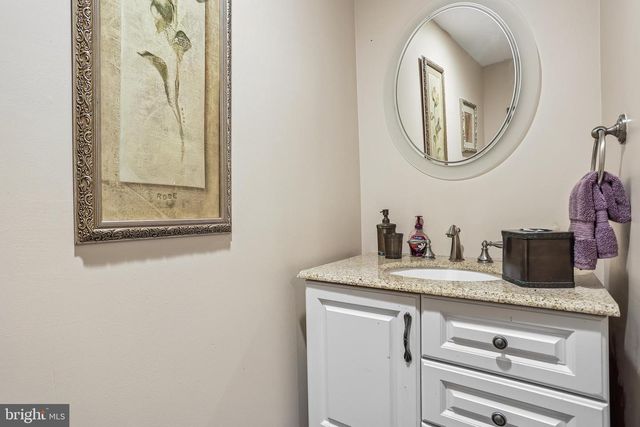 21 BROOKWOOD RD, Mount Laurel, NJ 08054