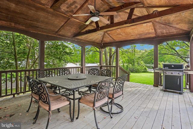 21 BROOKWOOD RD, Mount Laurel, NJ 08054
