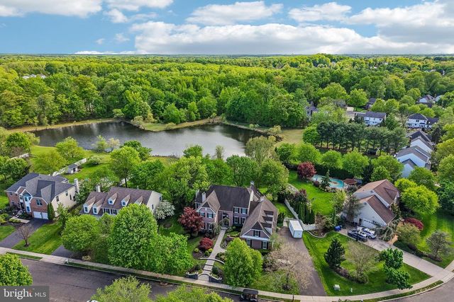 21 BROOKWOOD RD, Mount Laurel, NJ 08054