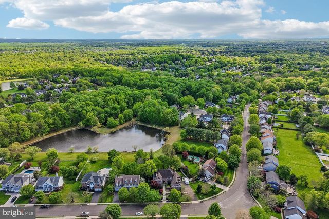 21 BROOKWOOD RD, Mount Laurel, NJ 08054