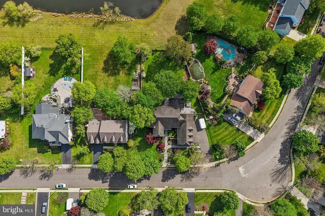 21 BROOKWOOD RD, Mount Laurel, NJ 08054