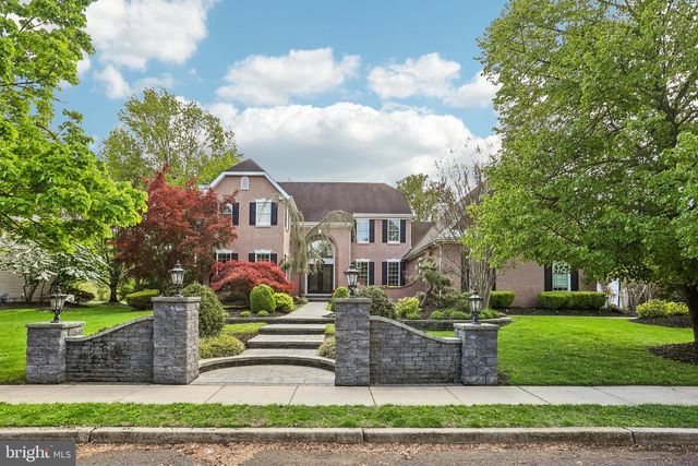 21 BROOKWOOD RD, Mount Laurel, NJ 08054