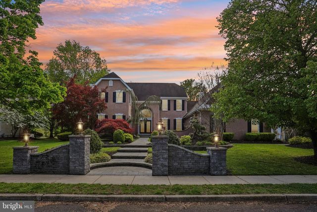 21 BROOKWOOD RD, Mount Laurel, NJ 08054