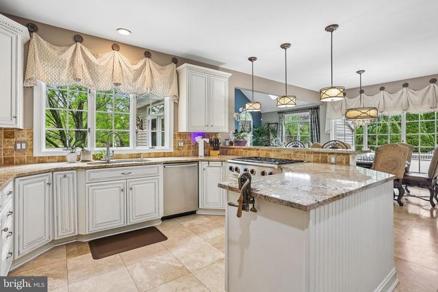 21 BROOKWOOD RD, Mount Laurel, NJ 08054