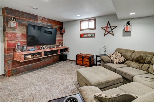 615 Hoel Avenue, Stoughton, WI 53589