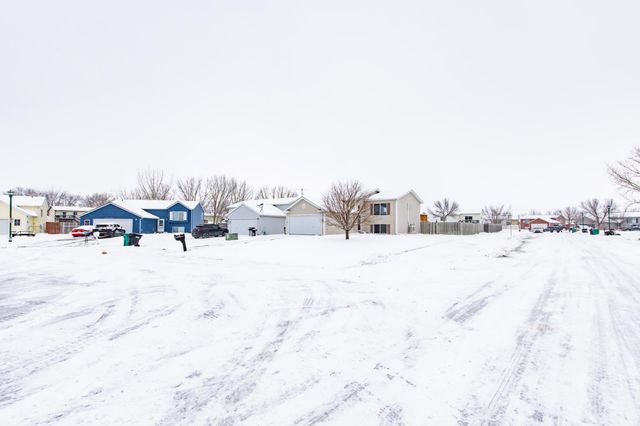 105 Evergreen Circle, West Fargo, ND 58078