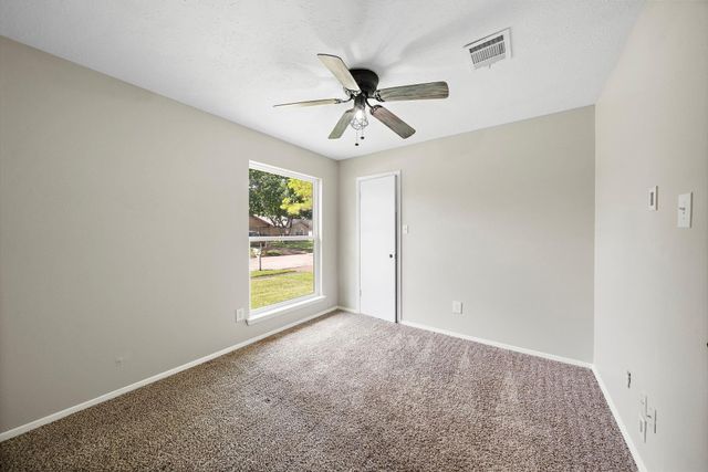 2803 N Brompton Drive, Pearland, TX 77584