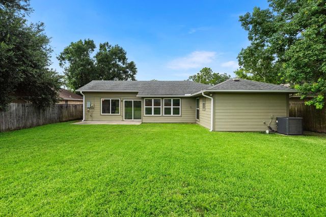 2803 N Brompton Drive, Pearland, TX 77584