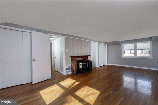 2926 PARKSIDE LN, Harrisburg, PA 17110